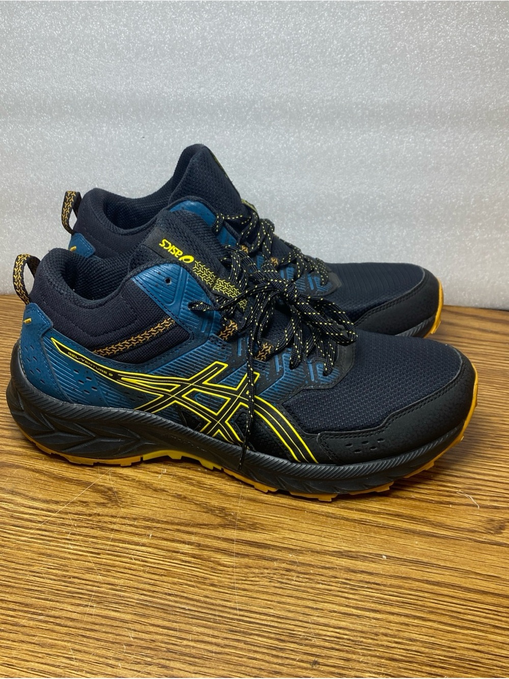 ASICS Gel Venture 9 MT Athletic Running Shoes Men's Size 8.5 Black Golden Yellow